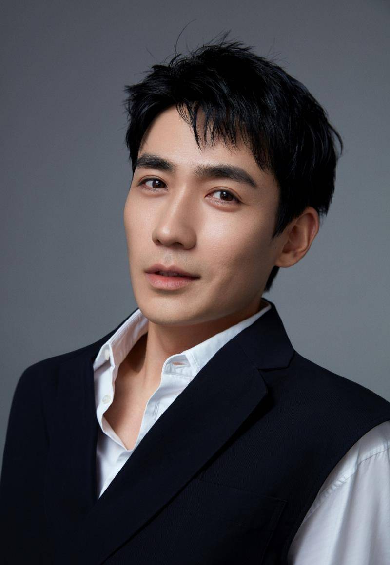 璀璨新星男演员闪耀娱乐圈，最新演艺力量引领潮流风向标